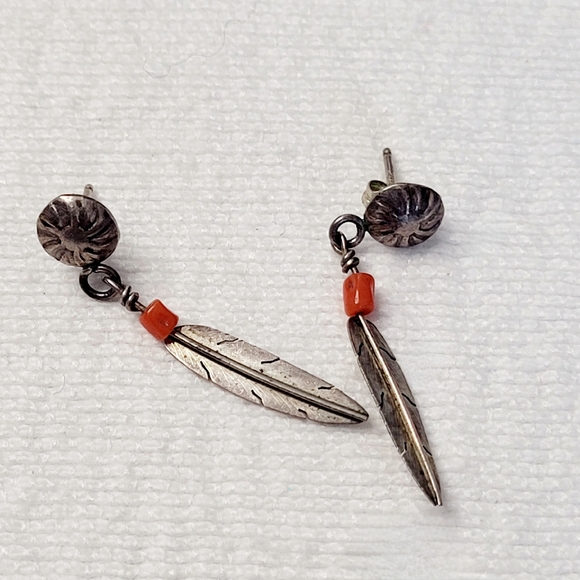 Sterling Silver FEATHER Dangle Earrings w/ orange coral? bead marked DF 925 - Picture 4 of 9